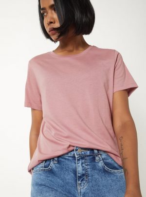 Women Signature Essential Soft-Touch T-shirt